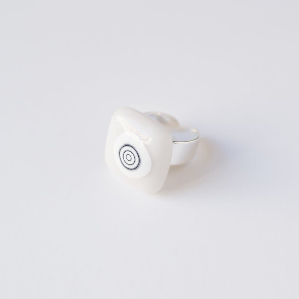 Hypnôse - White adjustable glass ring for women