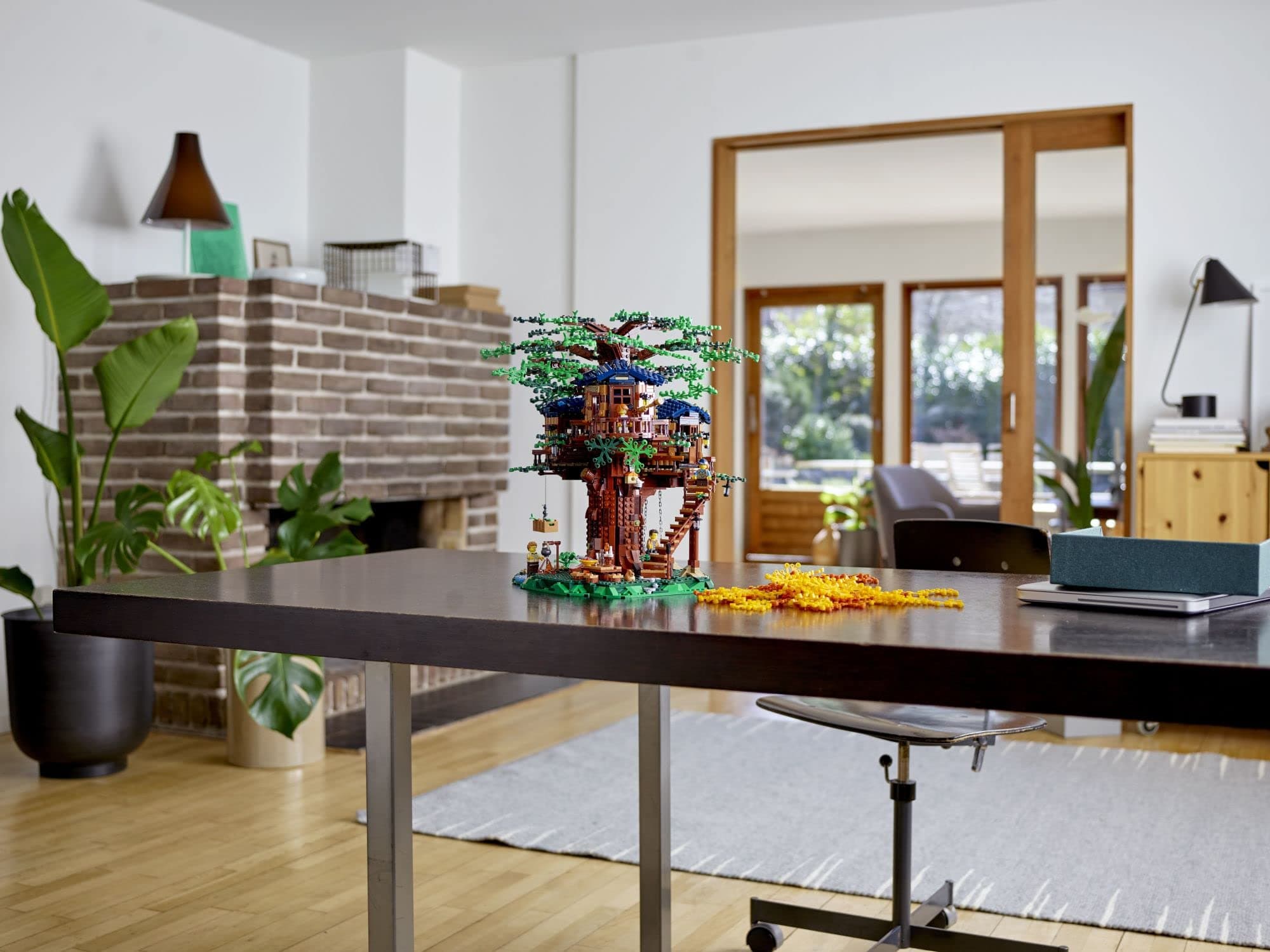 LEGO Ideas Tree House 21318, Model Construction Set for 16 Plus Year Olds with 3 Cabins, Interchangeable Leaves, Minifigures and a Bird Figure