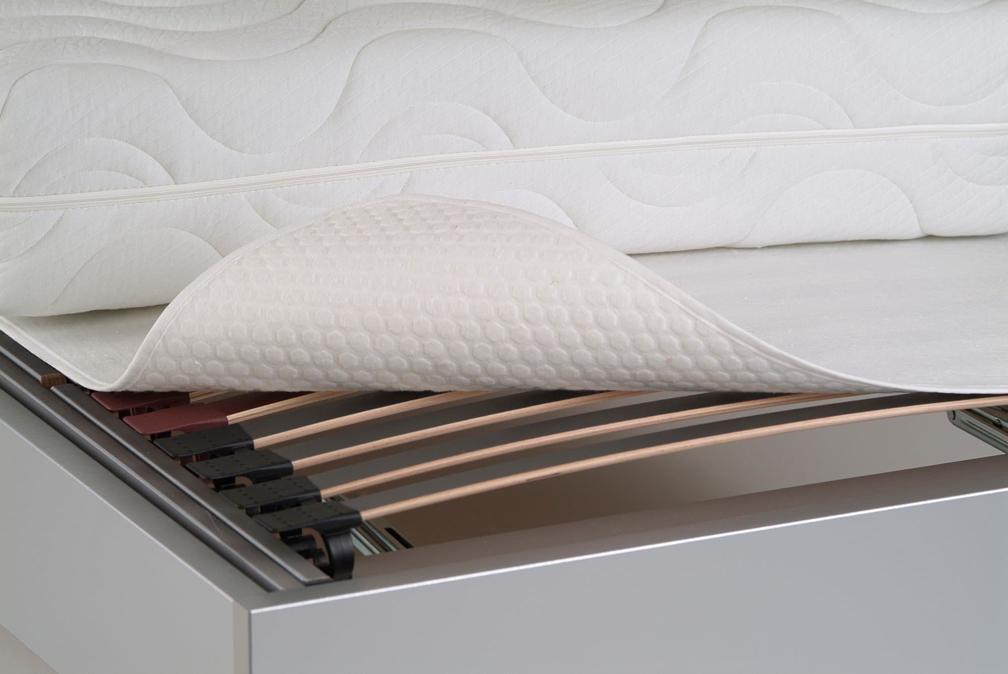 BNP Opti-Star Mattress Protector with Textured Surface 140 cm x 200 cm white