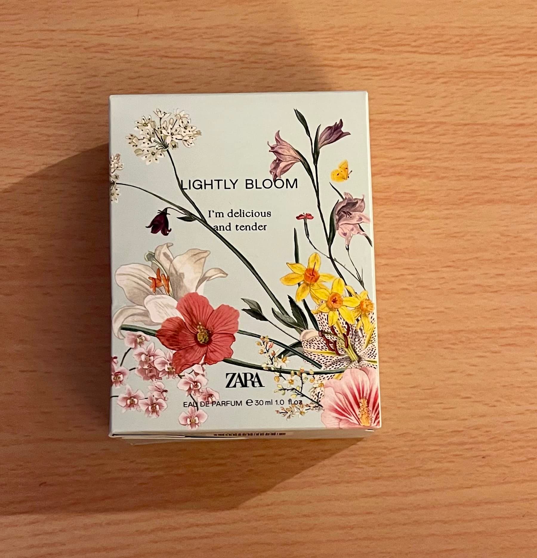 LIGHTLY BLOOM EDP 30 ML (1.0 FL. OZ). Eau de parfum.