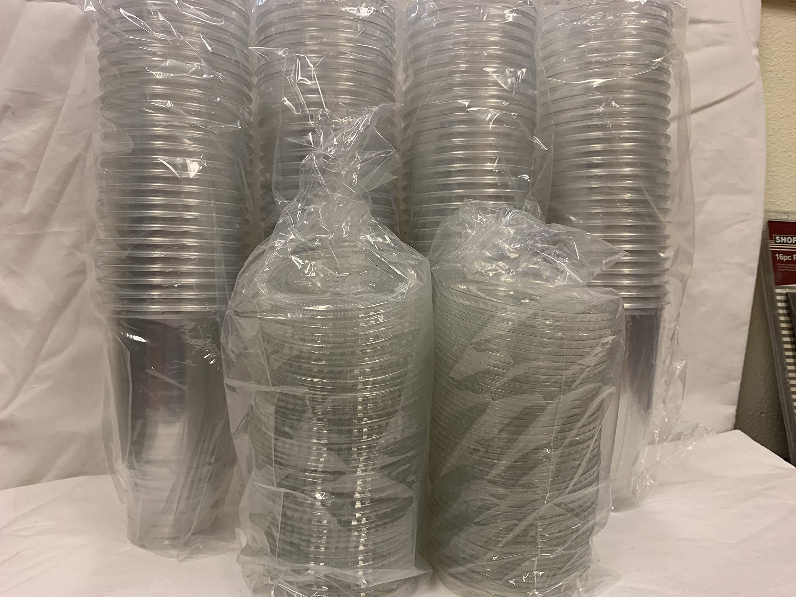 Packaging suppliers 100sets 32oz. Plastic Ultra Clear Cups with flat lids is for cold drinks like iced coffee, Bubble Tea, Frozen Cocktails, water, Sosa and juices