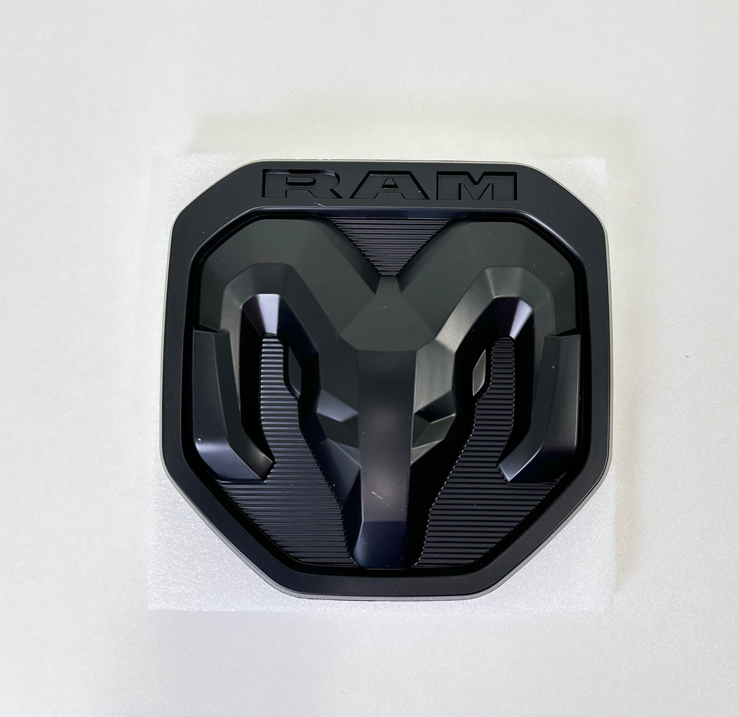 2014-18 Lighted Silverado Tailgate Emblem, BlackChrome, Car Emblem